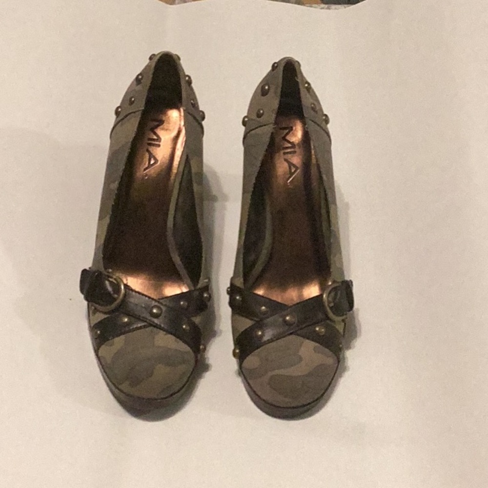 MIA camo heels